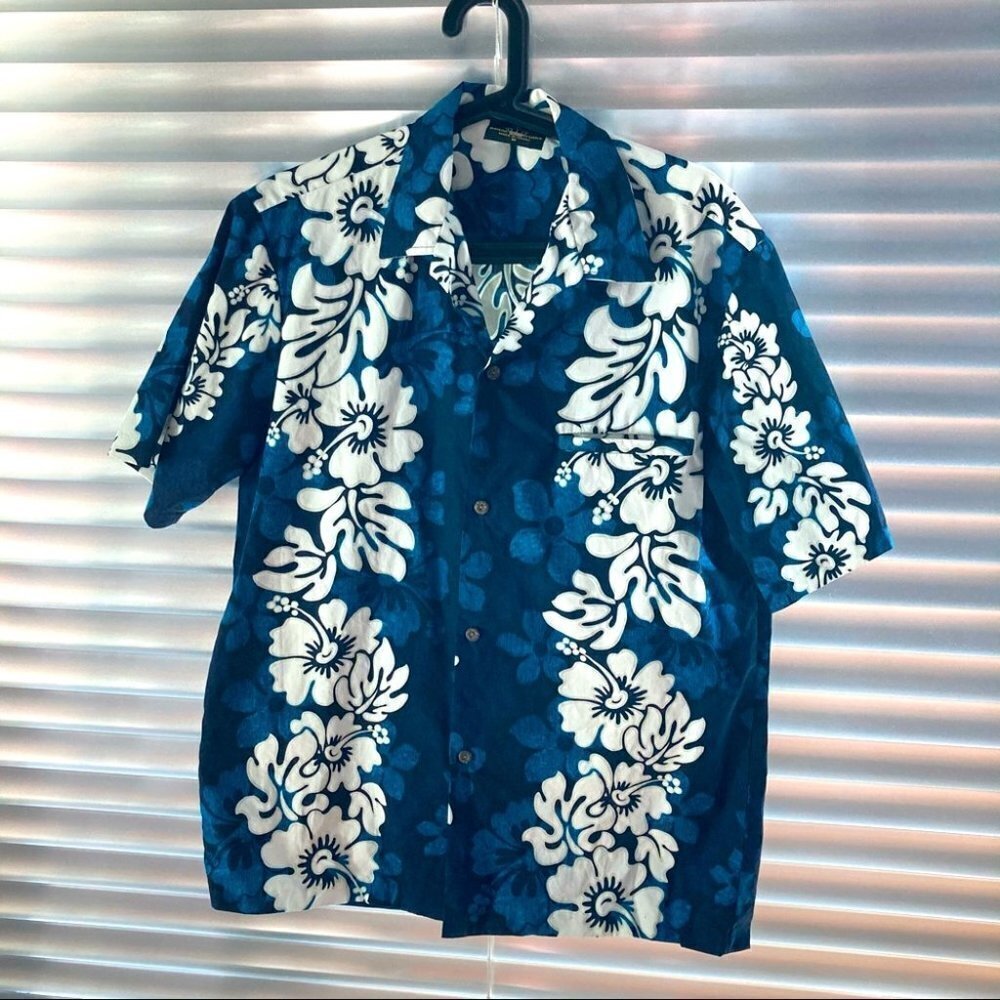 ROYAL CREATIONS Sz  M Hawaiian Style Button Up Short Sleeve Shirt